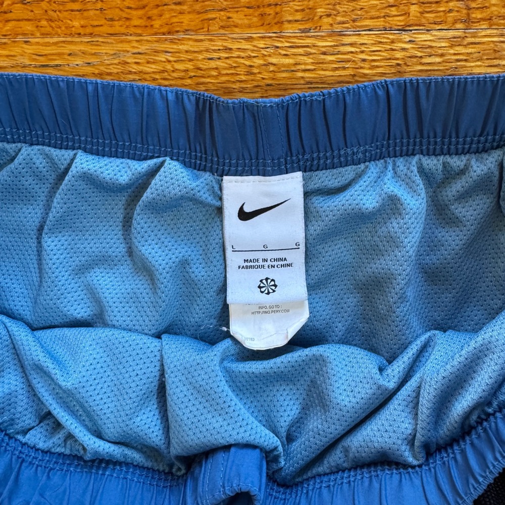 Nike Mens Blue Cargo Shorts Integrated Belt Mesh Lined Move To Zero Large - Picture 2 of 9